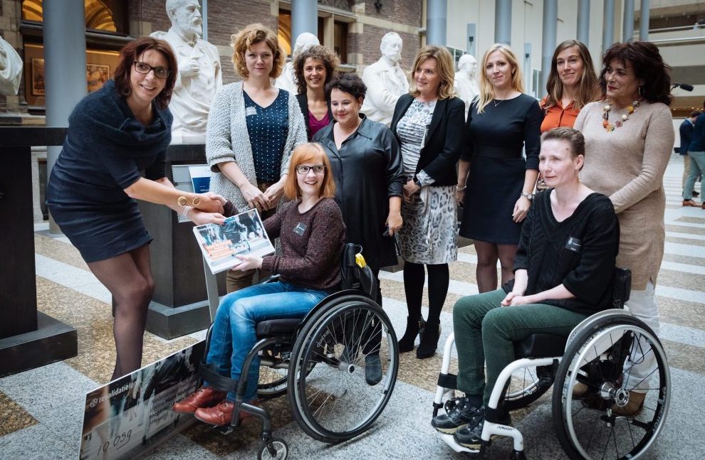 Aanbieden petitie 'Maak Nederland toegankelijk voor iedereen' commissie Volksgezondheid