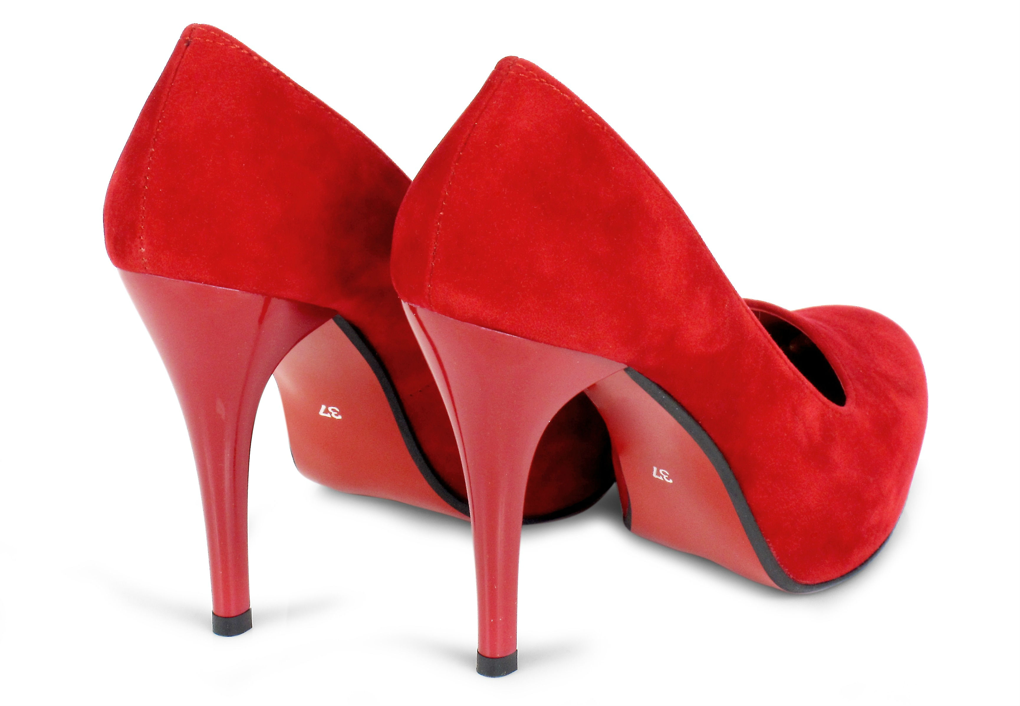 Rode pumps, speciale schoenen laten aanmeten bij een fysieke beperking