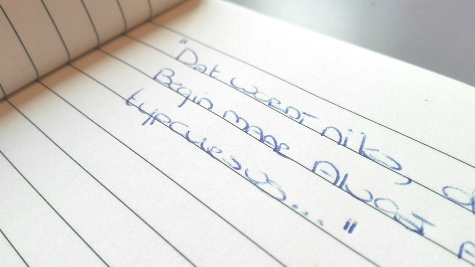 Ouderwets schrijven met pen en papier