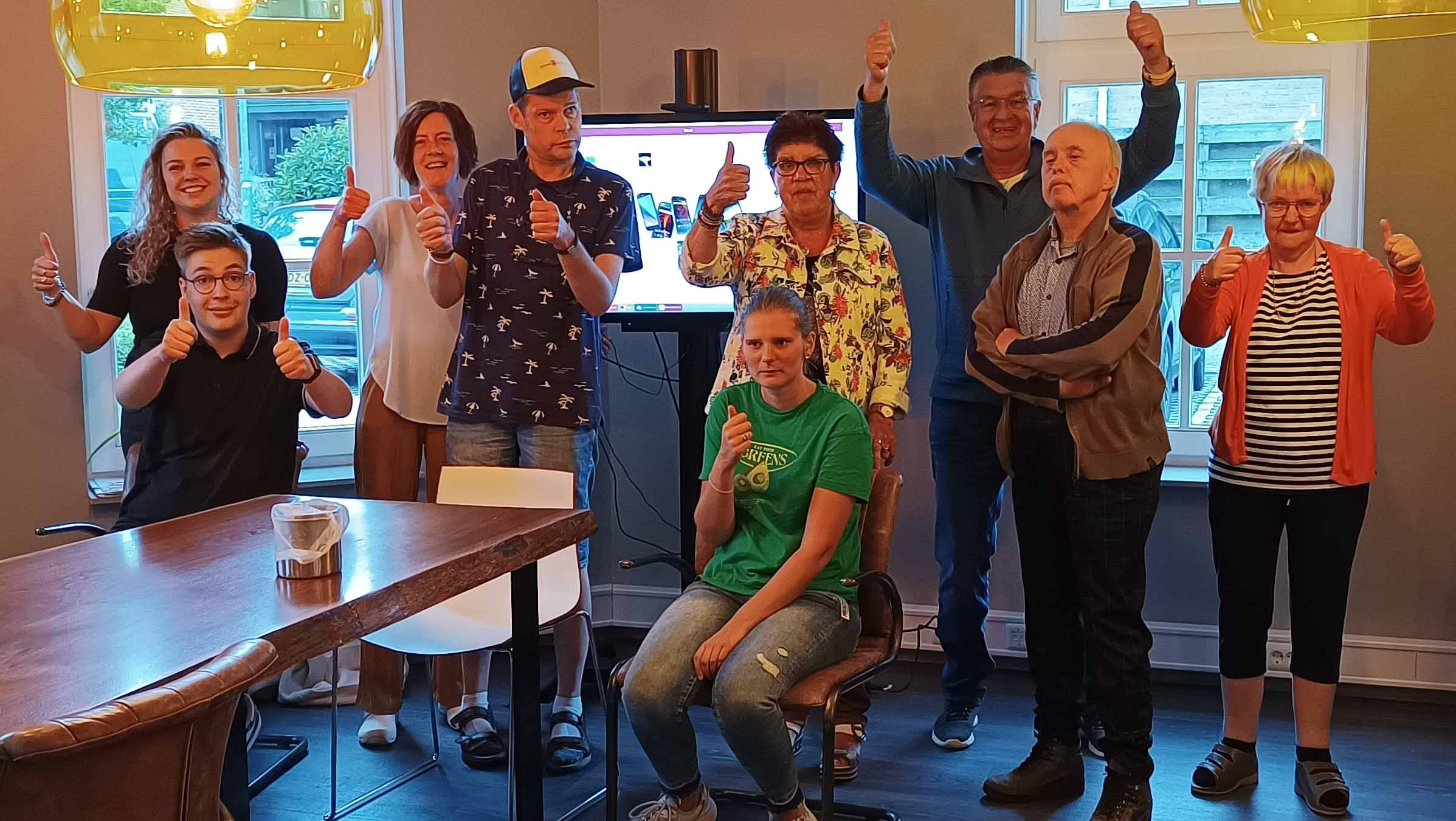 Gerrit met zijn cliënten kijken uit naar de collecte van HandicapNL