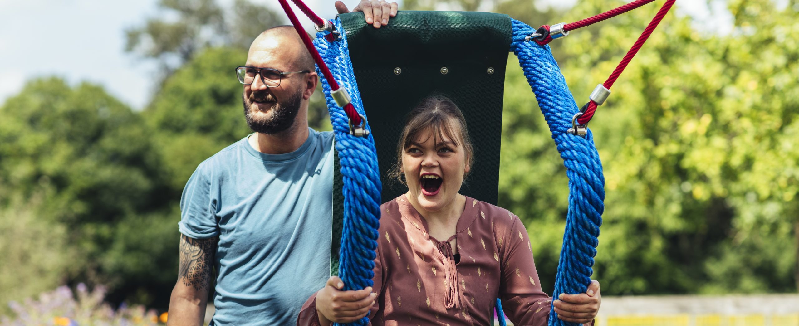 meisje met beperking in speciale schommel|Wat voor handicaps zijn er?|
