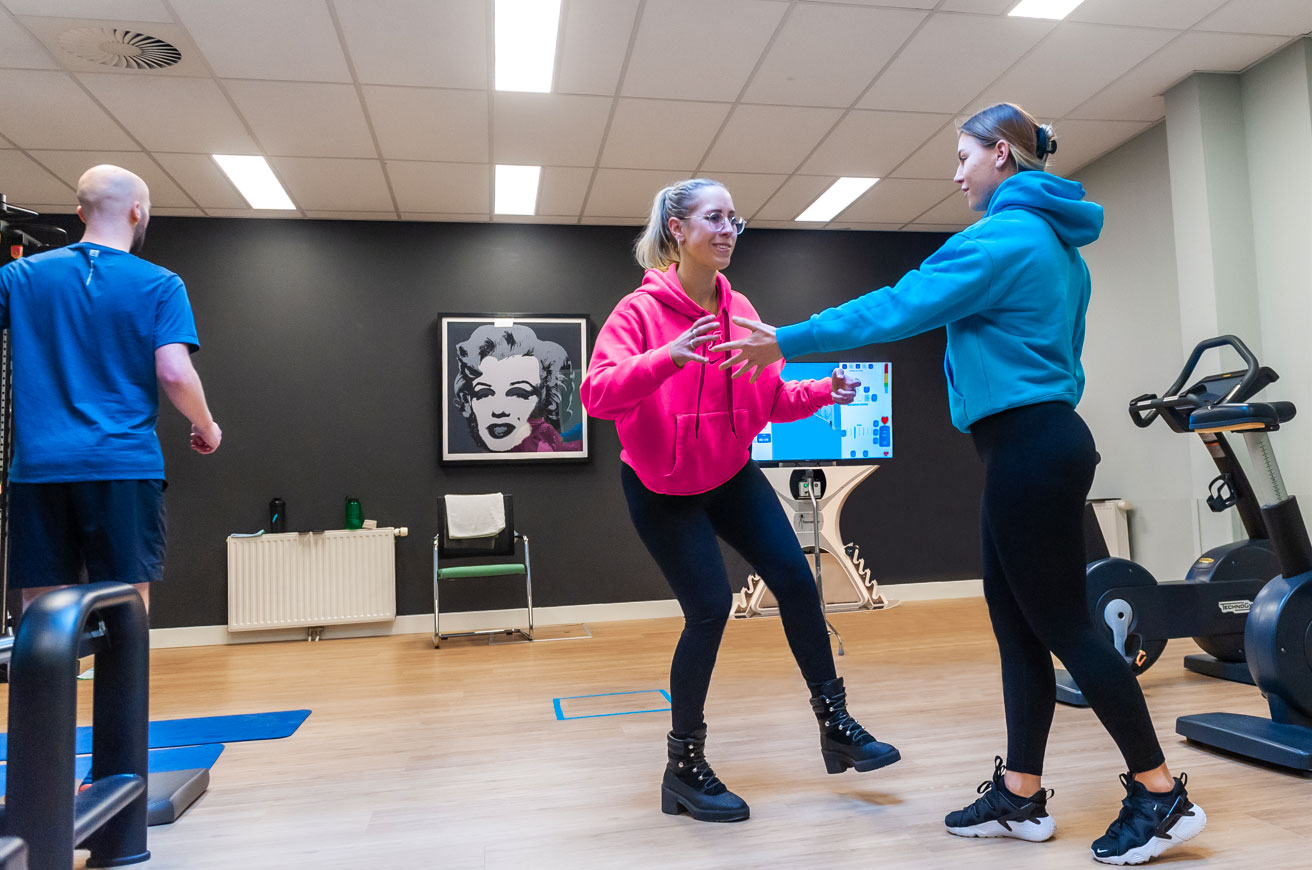 Fleur is aan het trainen in het Erik Scherder Huis|Fleur traint in het Erik Scherder Huis